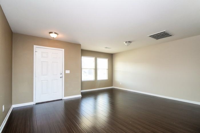 109 Darrow Creek Dr - Photo 3 of 9