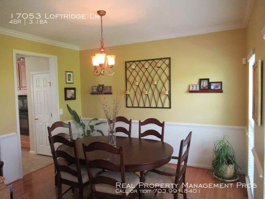 17053 Loftridge Ln - Photo 2 of 48
