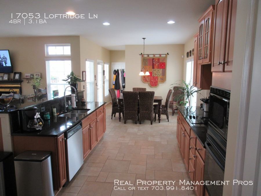 17053 Loftridge Ln - Photo 3 of 48