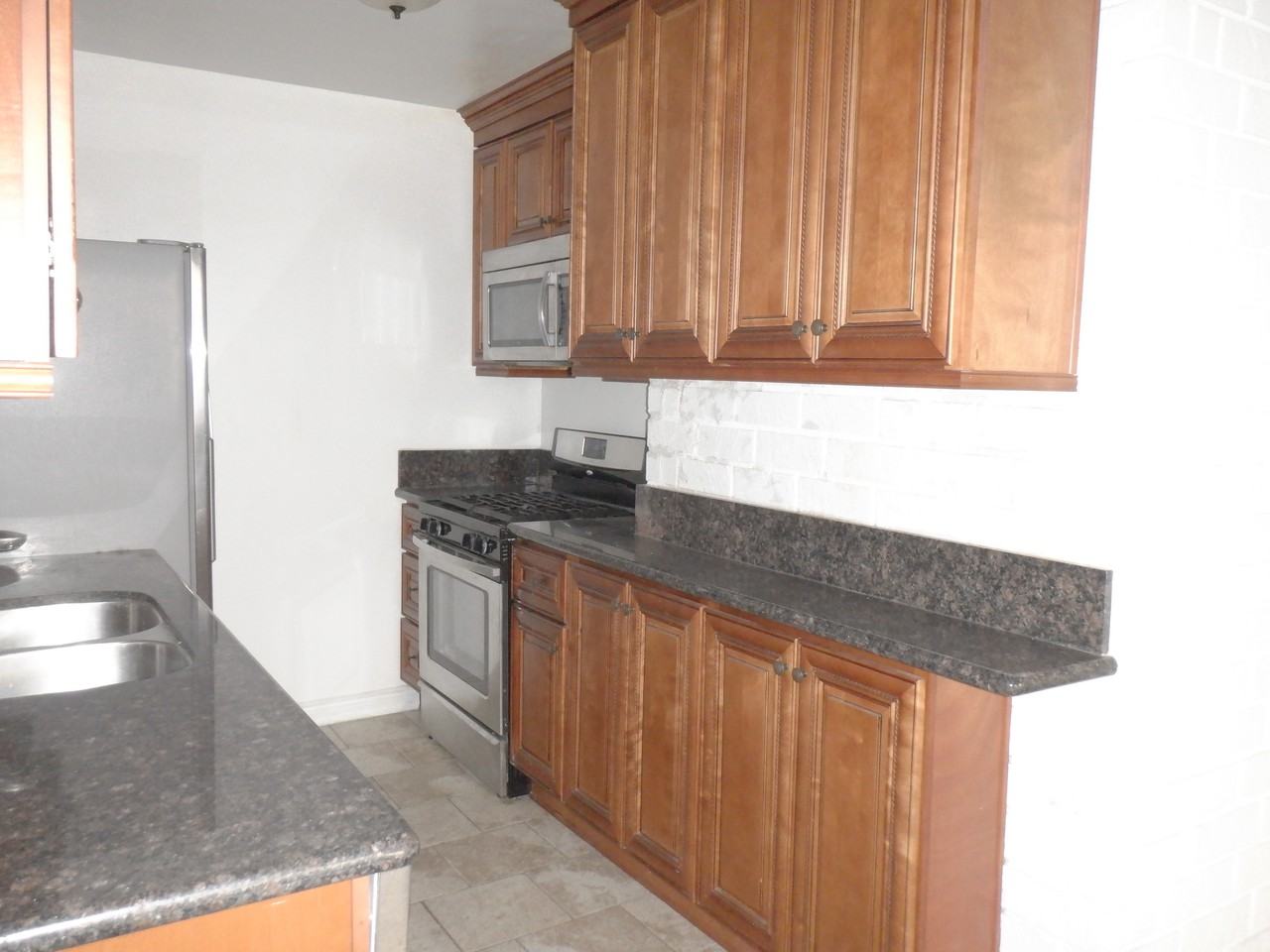 1166 Amherst Ave - Photo 3 of 12