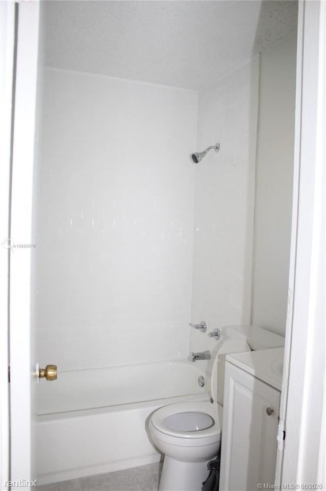 20440 Nw 22nd Ave - Photo 2 of 11