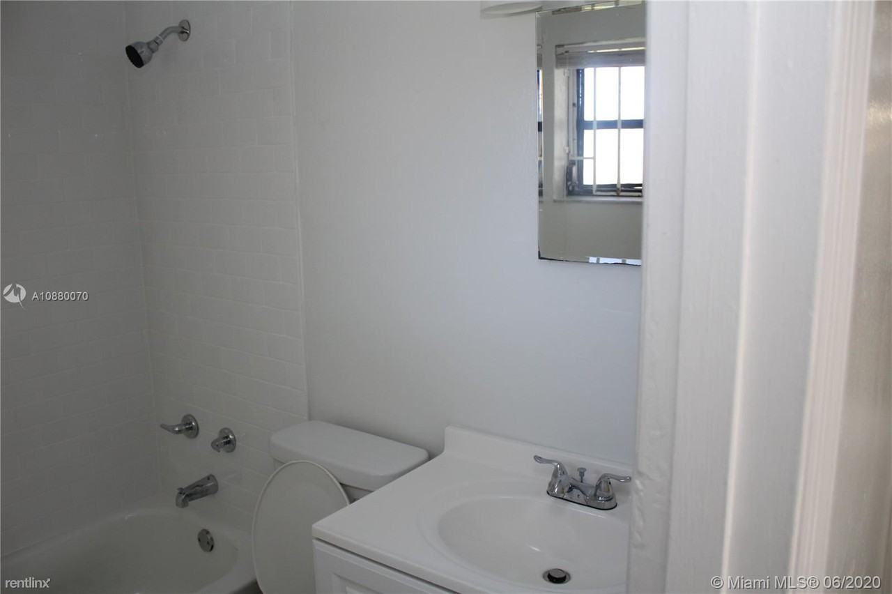 20440 Nw 22nd Ave - Photo 3 of 11