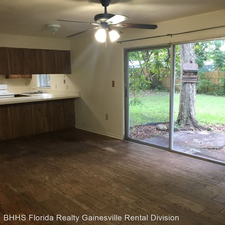 1015 Ne 5th Pl - Photo 2 of 13