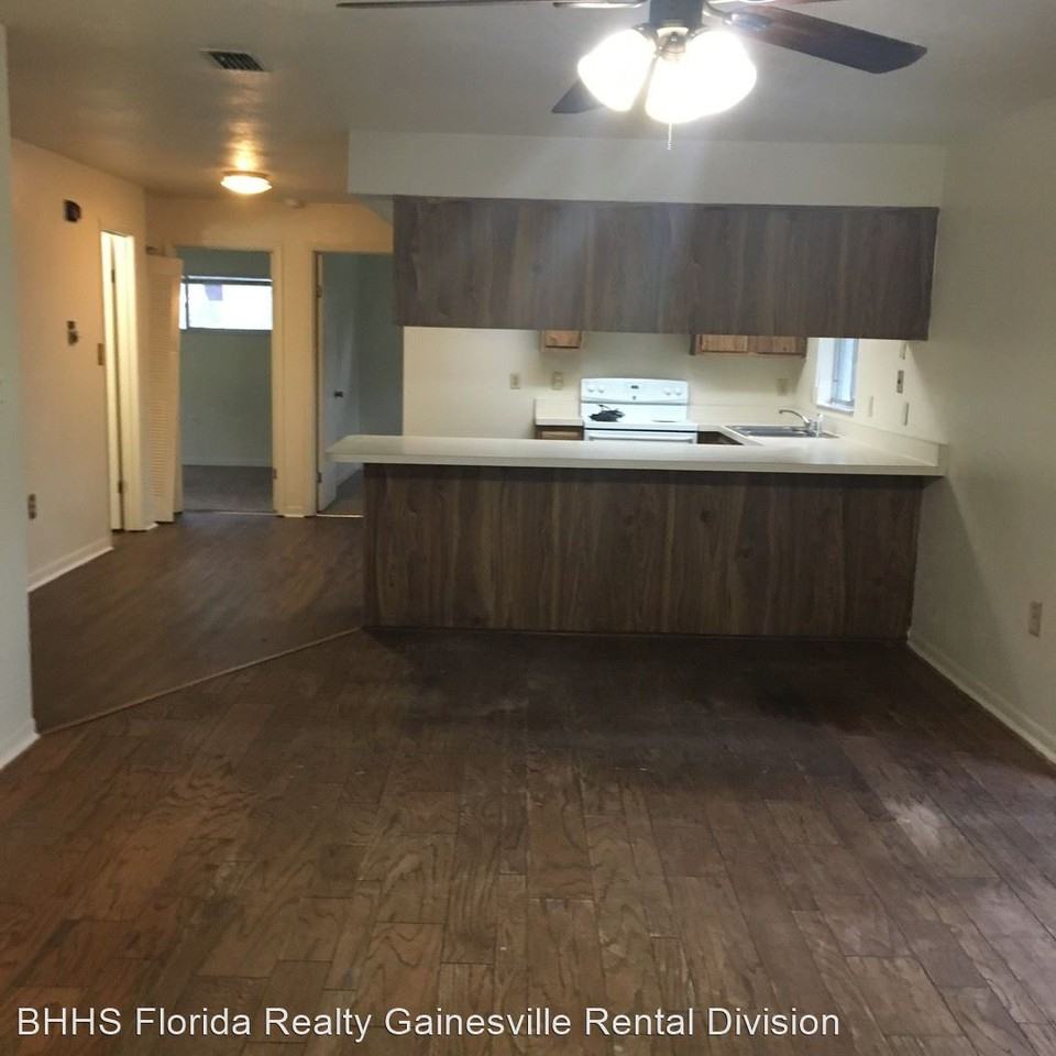 1015 Ne 5th Pl - Photo 3 of 13