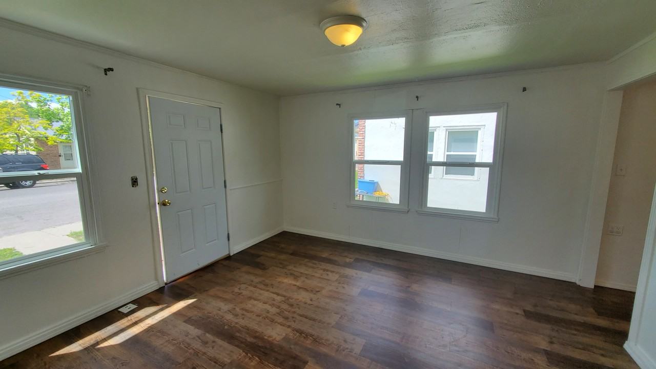 1801 Central Ave - Photo 2 of 7