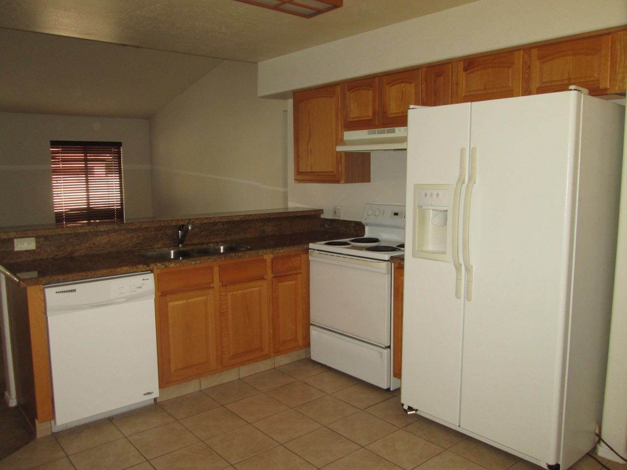 144 S Mulberry St - Photo 5 of 24