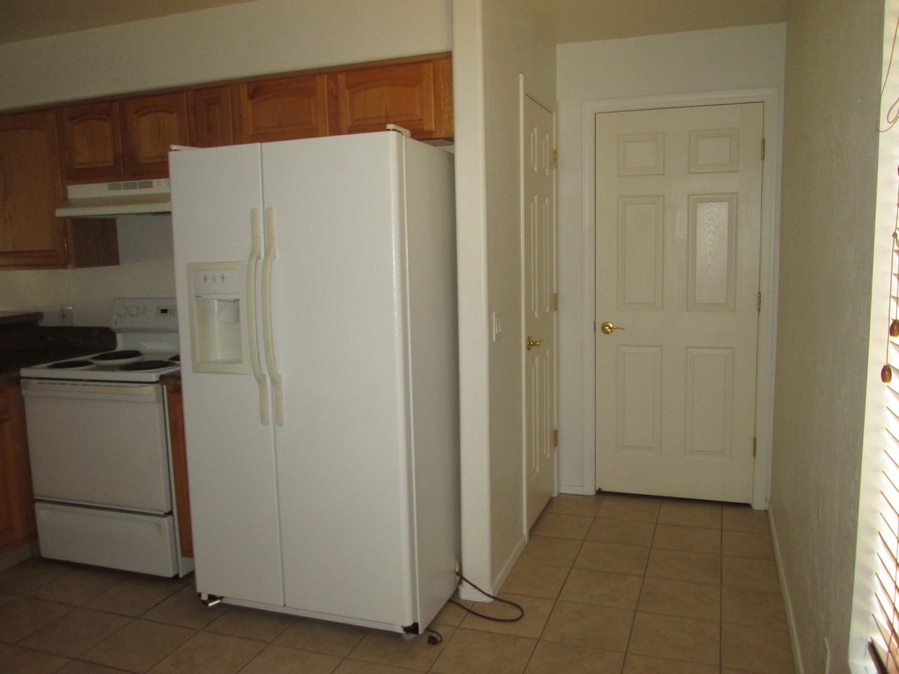 144 S Mulberry St - Photo 6 of 24