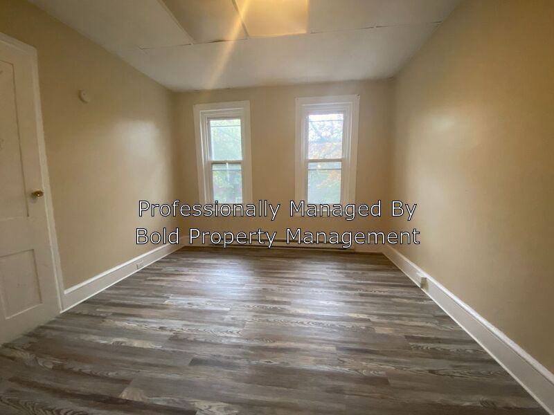 536 S 6th St 2nd Fl - Photo 2 of 11