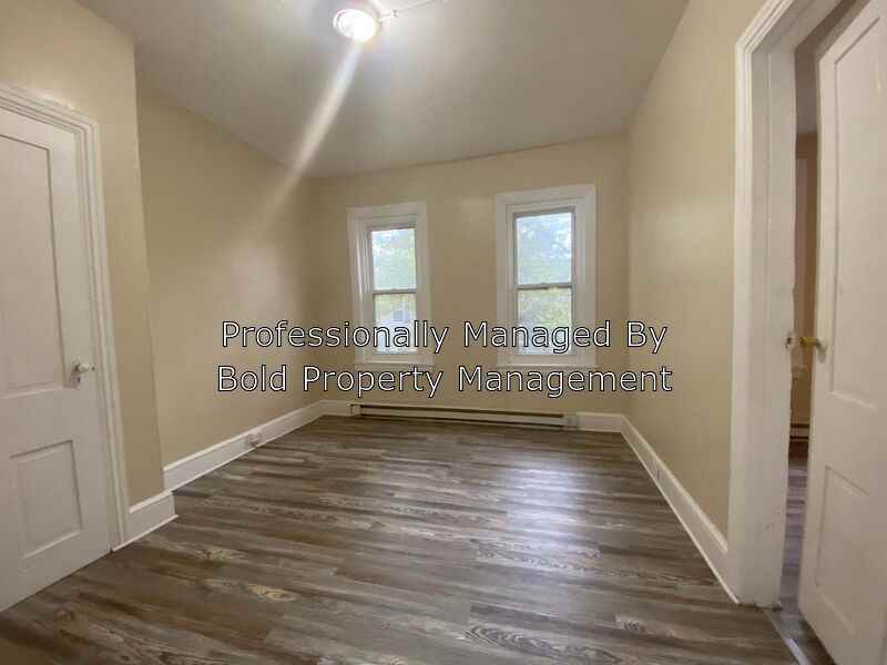 536 S 6th St 2nd Fl - Photo 3 of 11