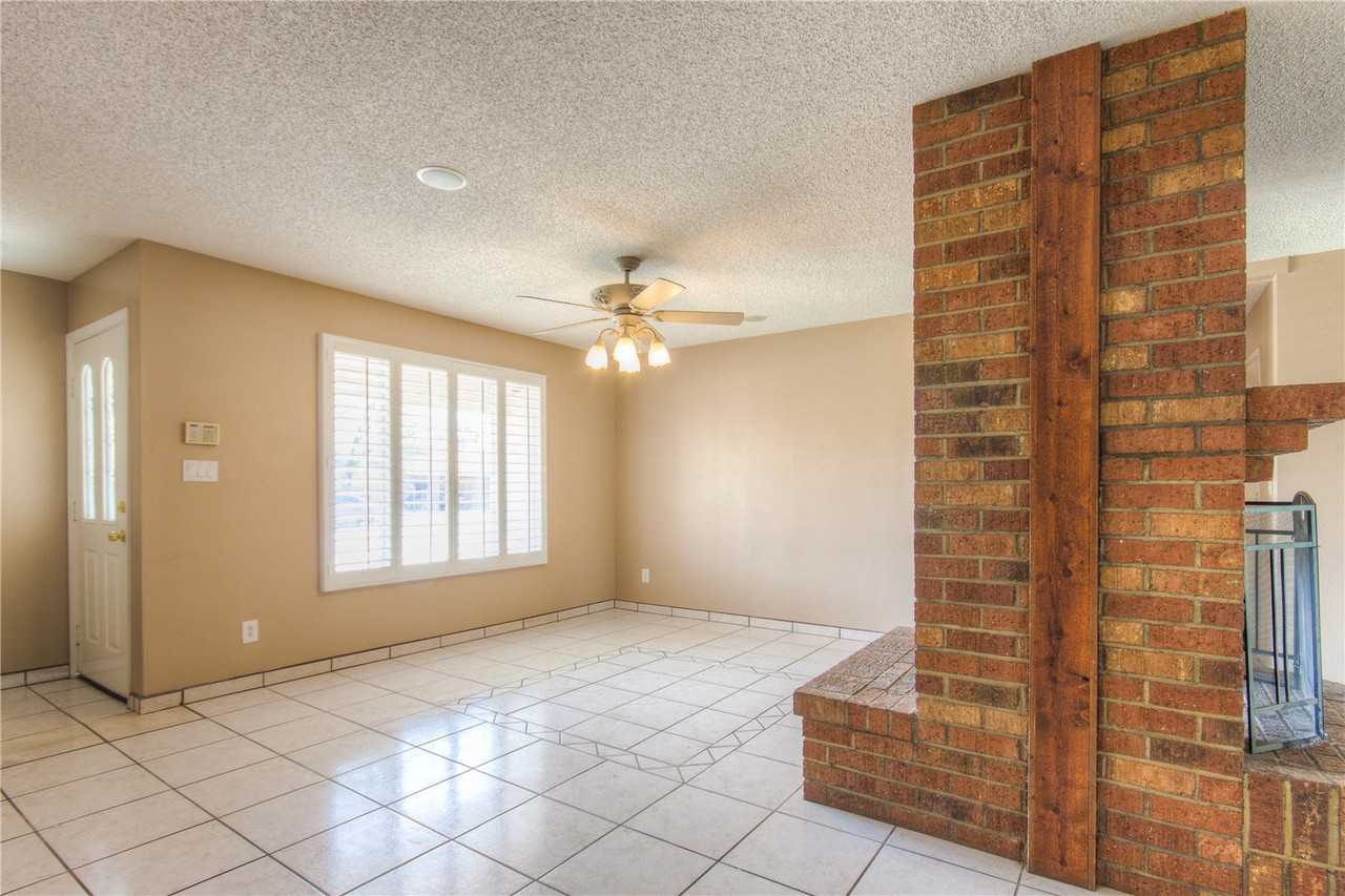 4526 W Altadena Ave - Photo 2 of 20