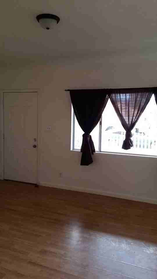 1487 W 9th St - Photo 3 of 8