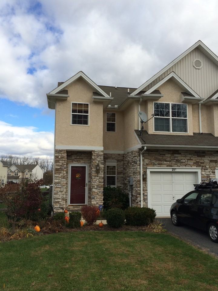 201 Maple Ct - Photo 2 of 14