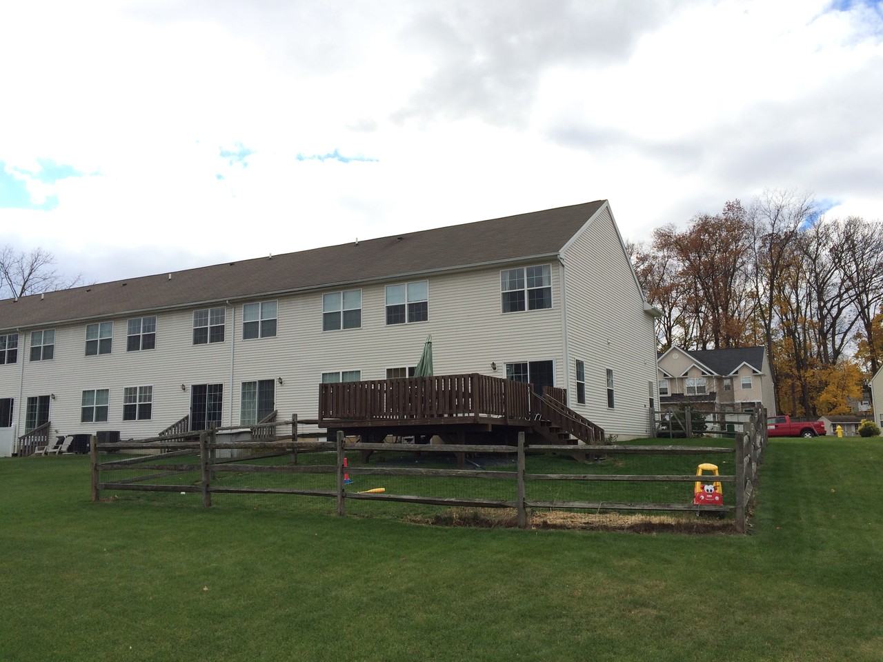 201 Maple Ct - Photo 3 of 14