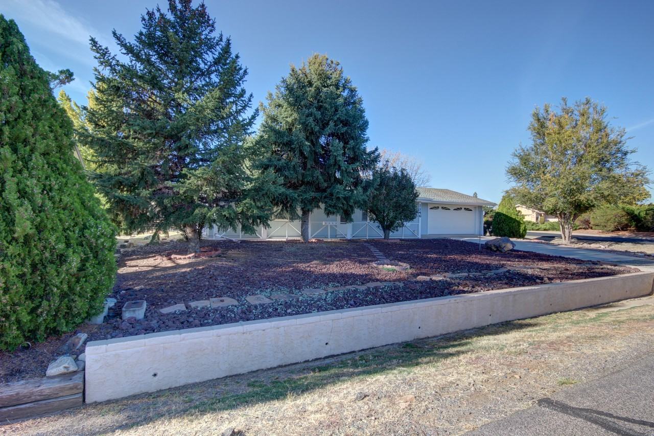 1146 Latigo Ln - Photo 3 of 34