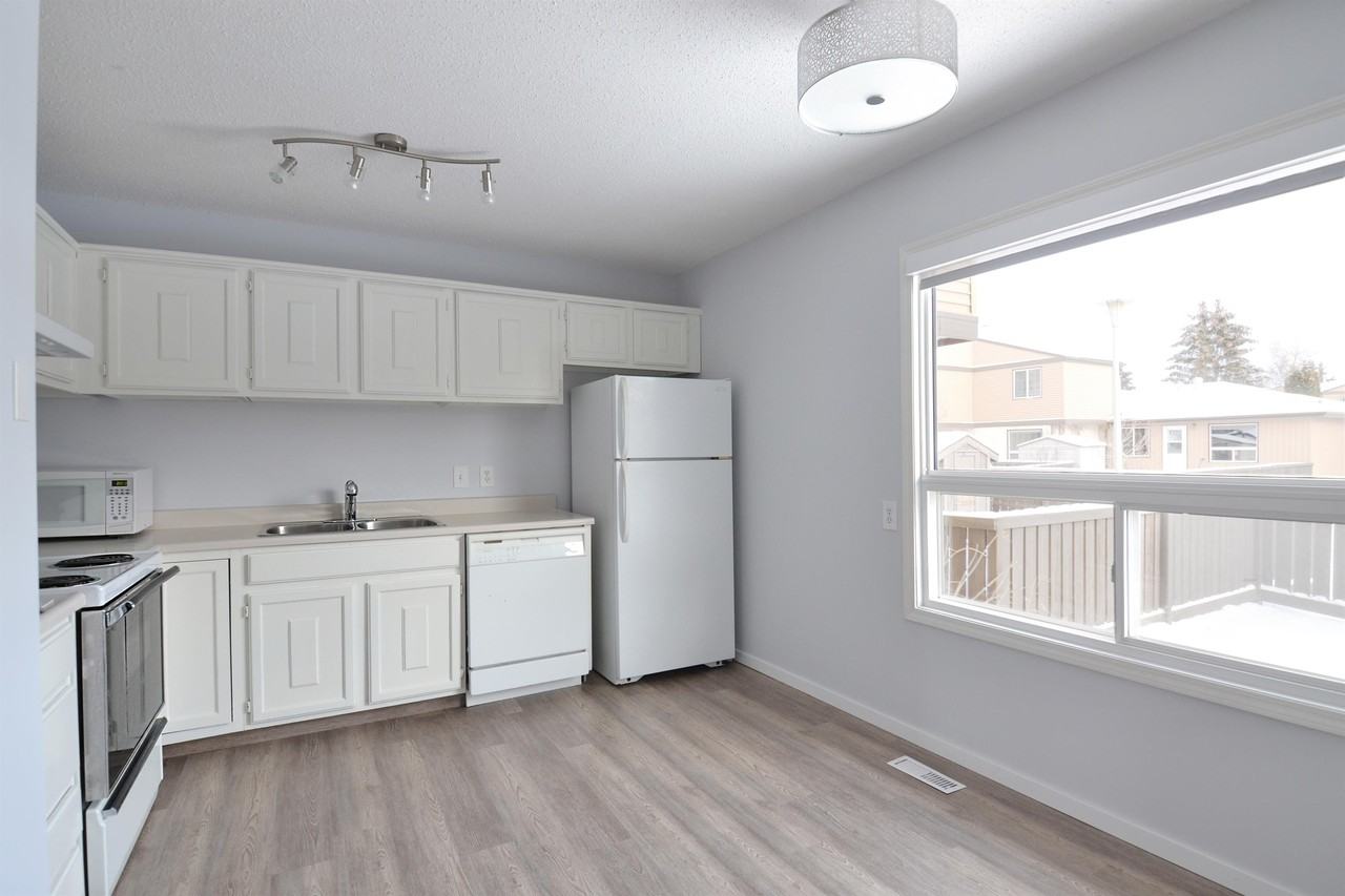 547 Knottwood Rd. NW - Photo 3 of 10