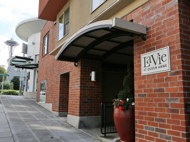 229 Queen Anne Ave N - Photo 7 of 20