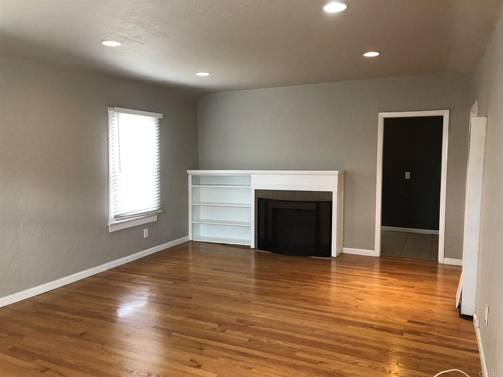 1940 32nd St - Photo 3 of 19