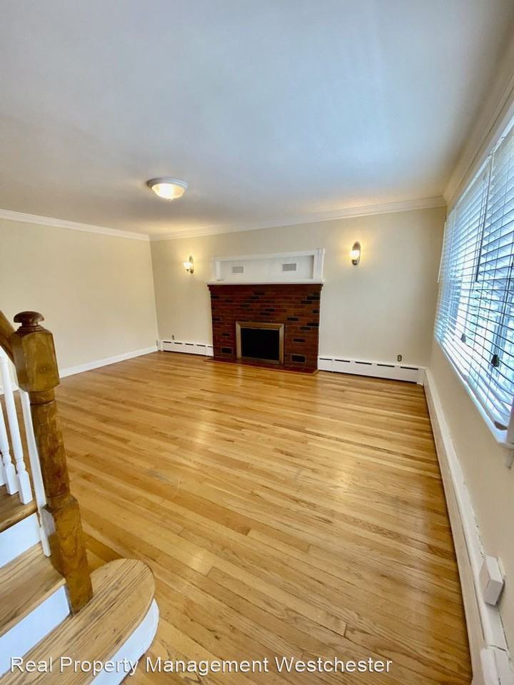 42 Dell St - Photo 2 of 18