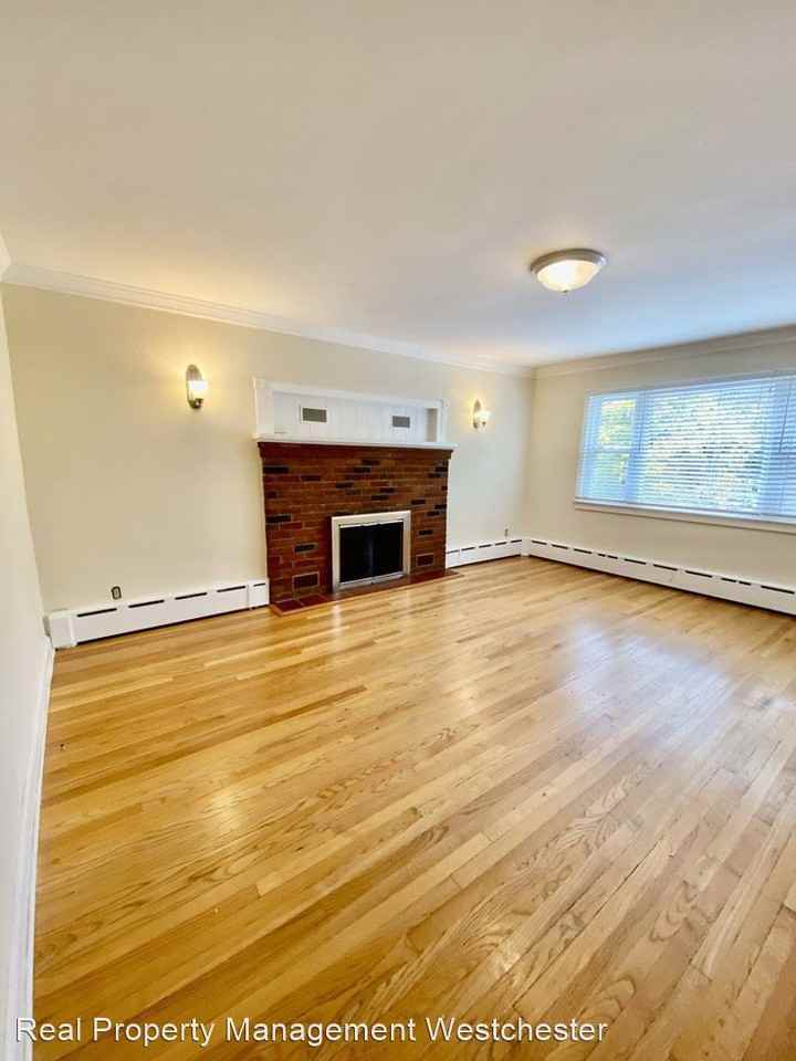 42 Dell St - Photo 3 of 18