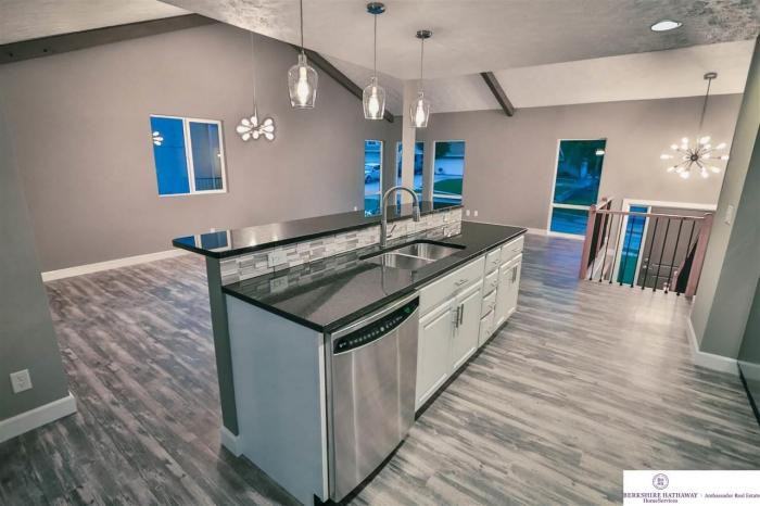 14711 Madison Cir - Photo 2 of 26