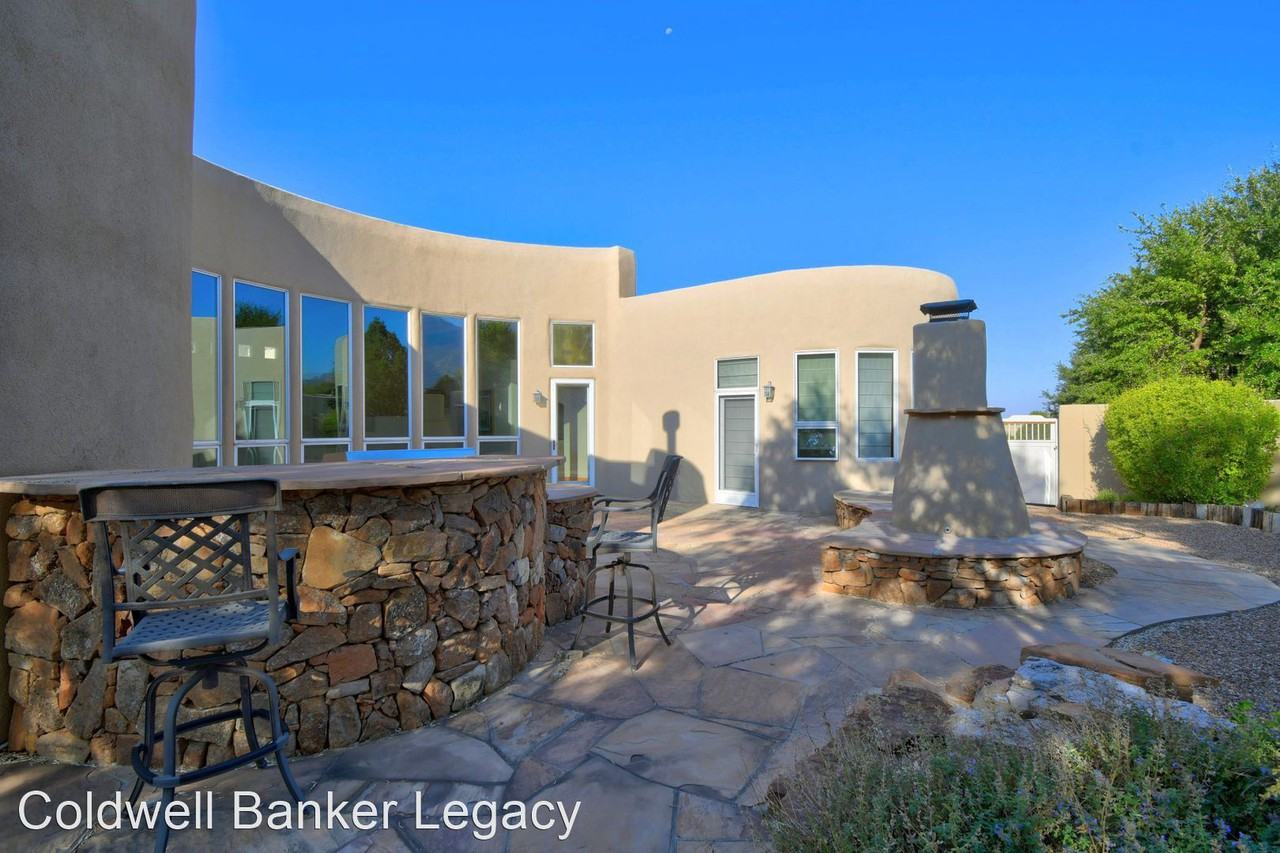 11821 San Rafael Ave Ne