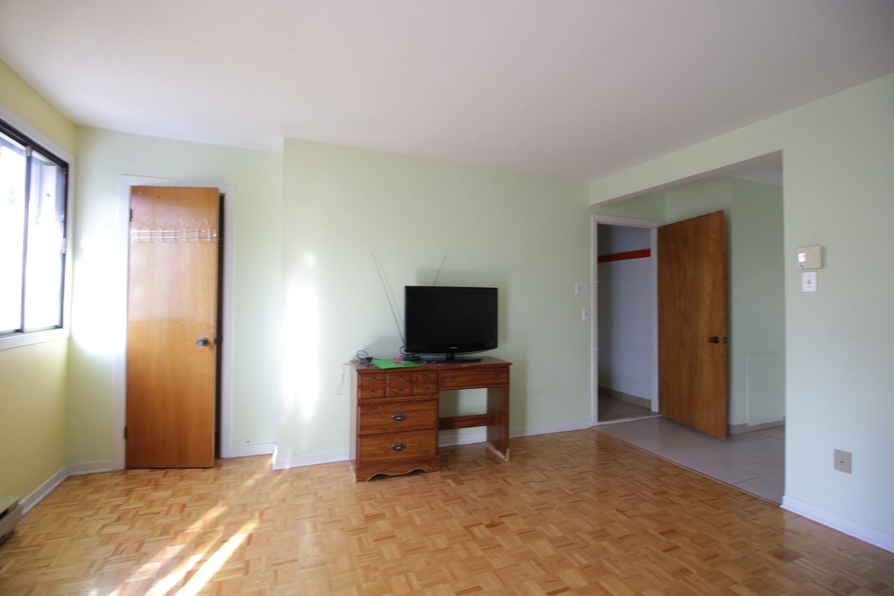7287 Rue Garnier - Photo 2 of 11