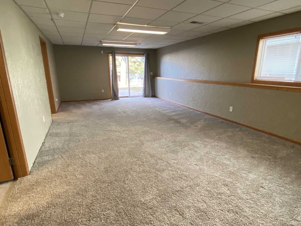 605 Kendall Dr - Photo 3 of 18