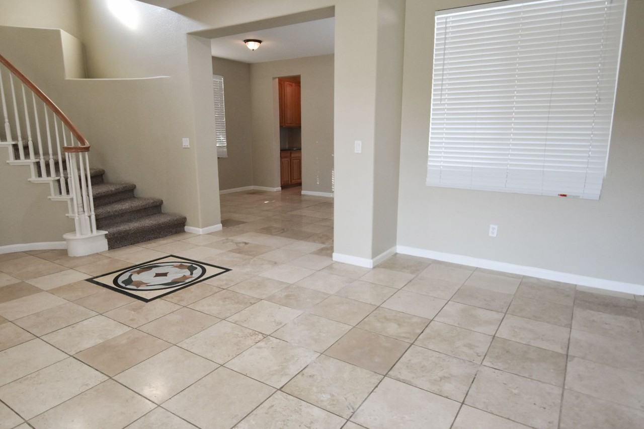 1725 Dover Cir - Photo 2 of 11