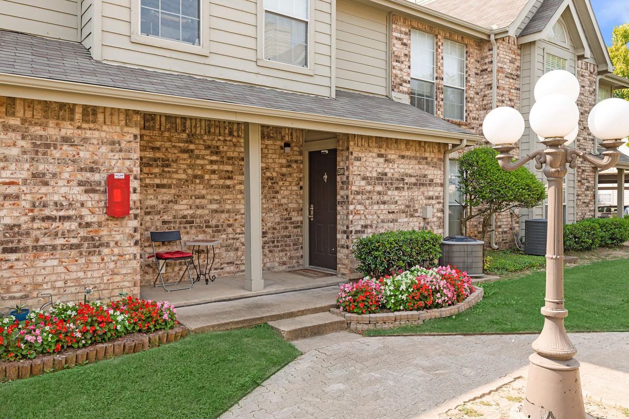 plano-park-townhomes-2253-ashley-park-dr-plano-tx-75074-apartment-for-rent-padmapper