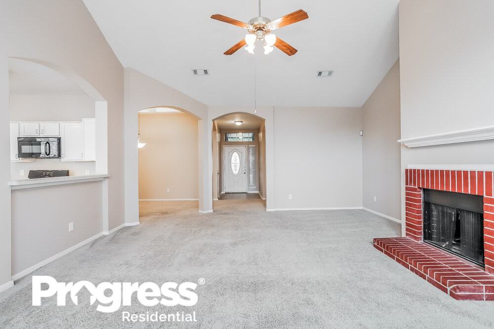4407 Hardwood Glen Dr - Photo 3 of 21
