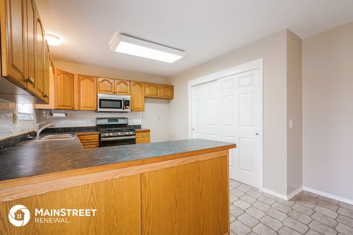 2825 Dividend Park Dr - Photo 3 of 17