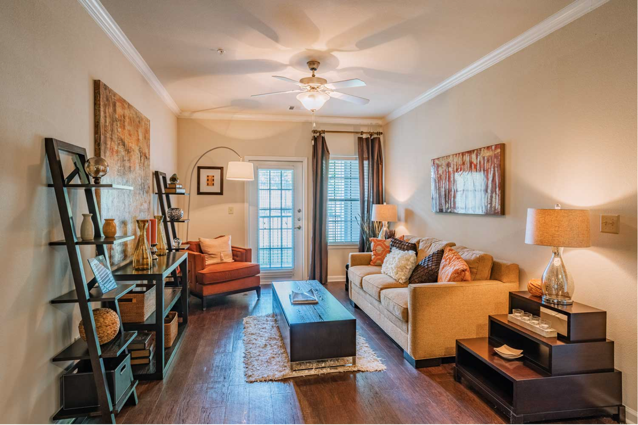 305 East Yager Lane - Photo 3 of 8