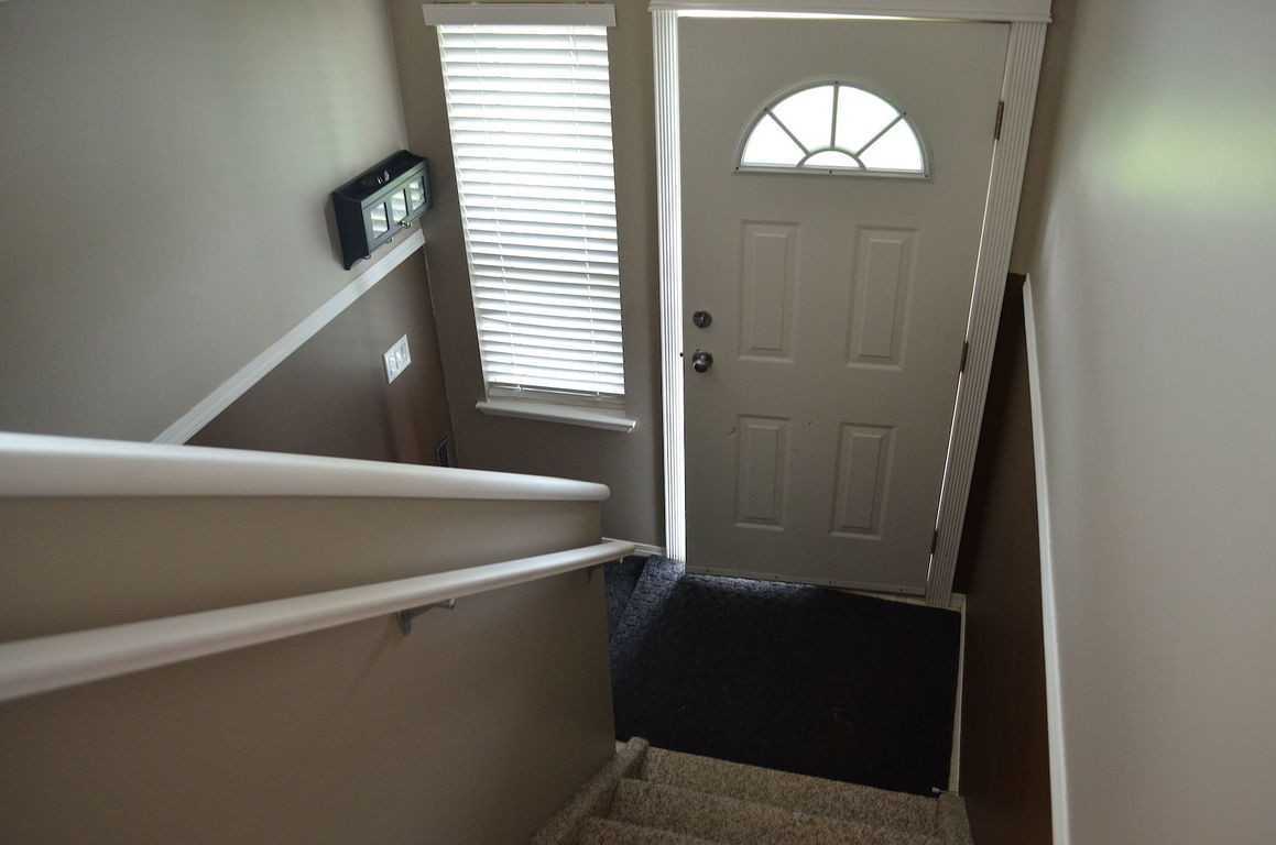 3 Bedroom Duplex with fenced yard and shed - Photo 2 of 22