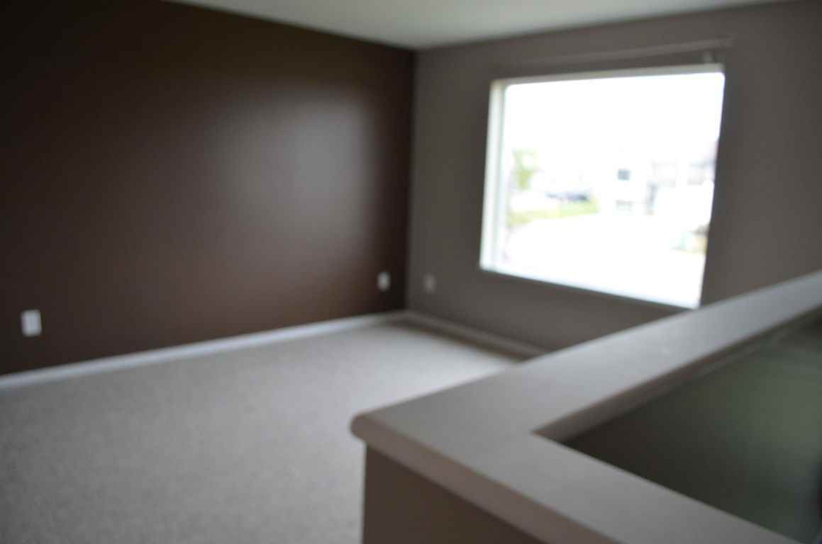 3 Bedroom Duplex with fenced yard and shed - Photo 3 of 22