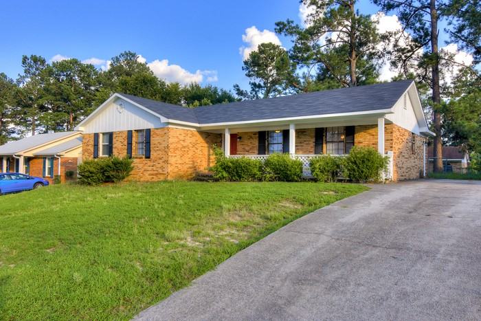 2910 Celeste Dr - Photo 3 of 4