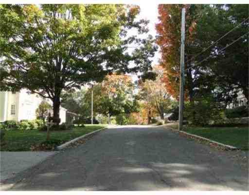 4 Nassau Dr - Photo 2 of 16