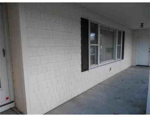 144 Kenmore Dr - Photo 3 of 26