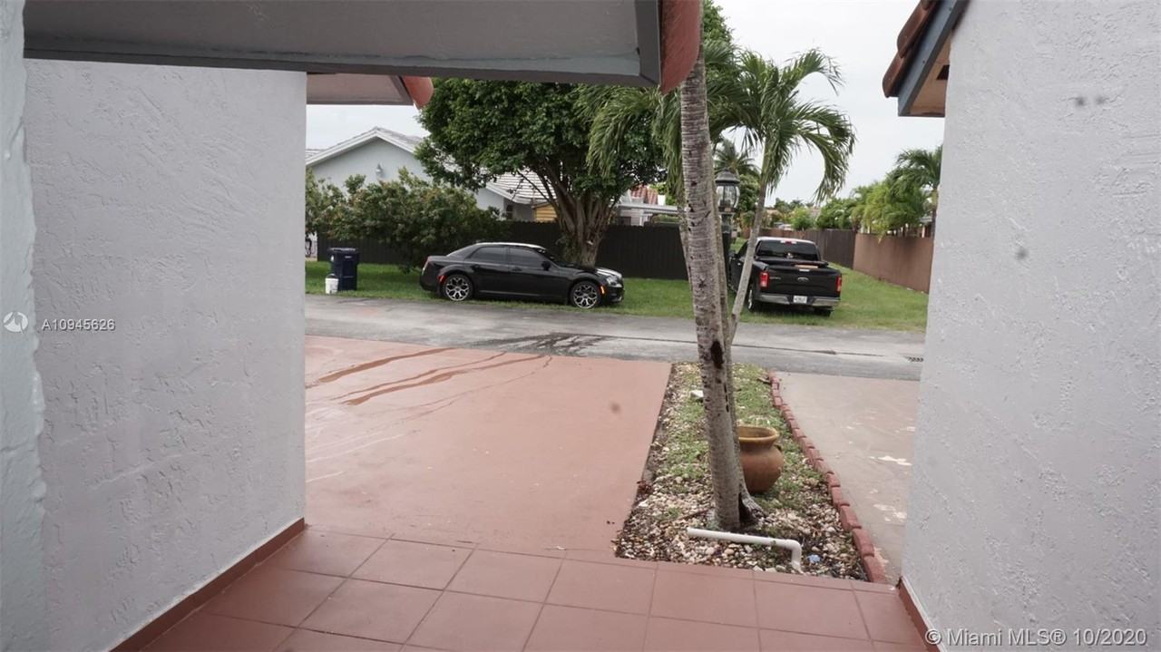 4909 Southwest 144th Court - Photo 3 of 40