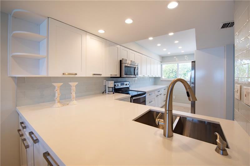 550 Ne 21st Ave - Photo 2 of 8
