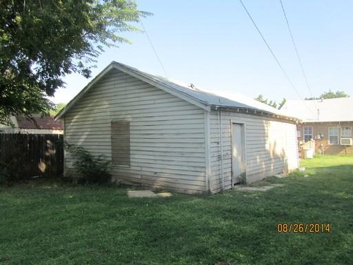 504 SE 17th St - Photo 3 of 4