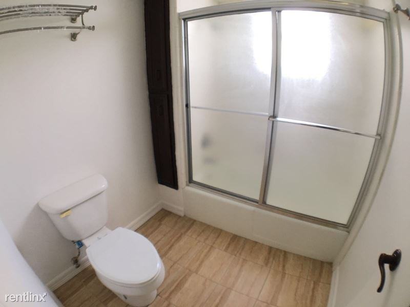 2900 2900 Ashley Dr 103 - Photo 3 of 12