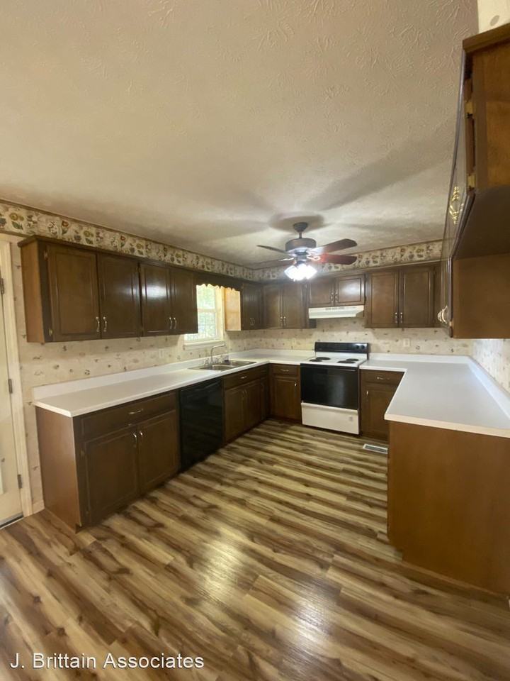 33 Billy Cir - Photo 2 of 9