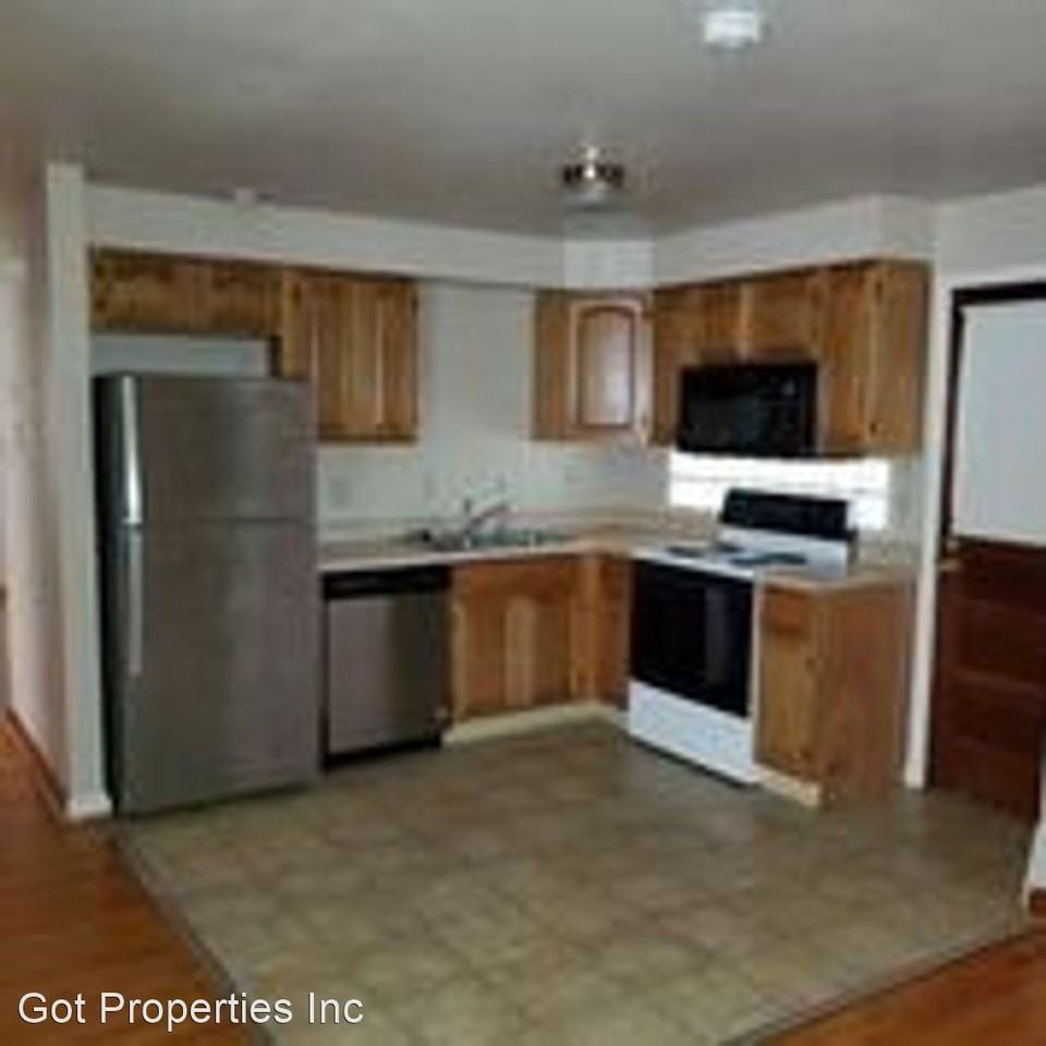 1015 Avant Dr - Photo 3 of 8