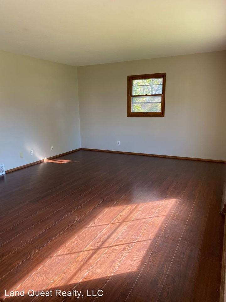 3701 Southwood Dr. - Photo 3 of 10