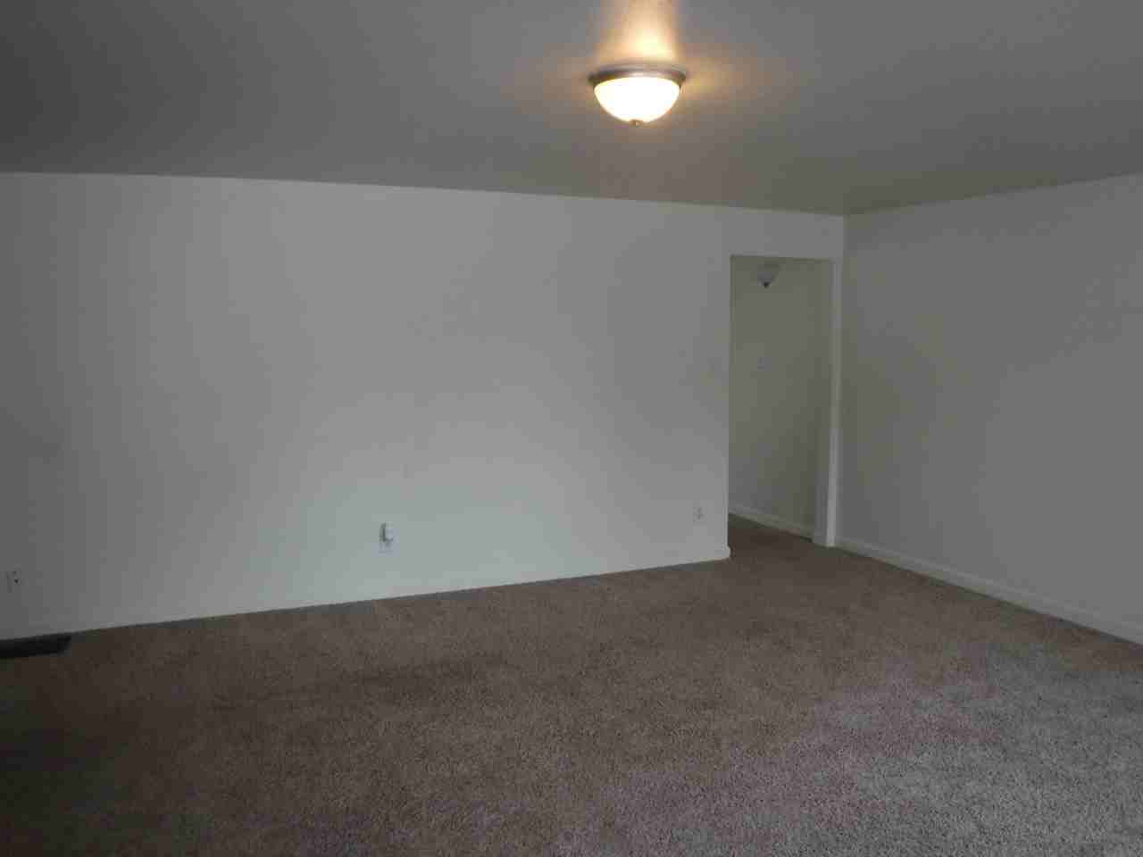 3200 Lois Dr - Photo 3 of 13