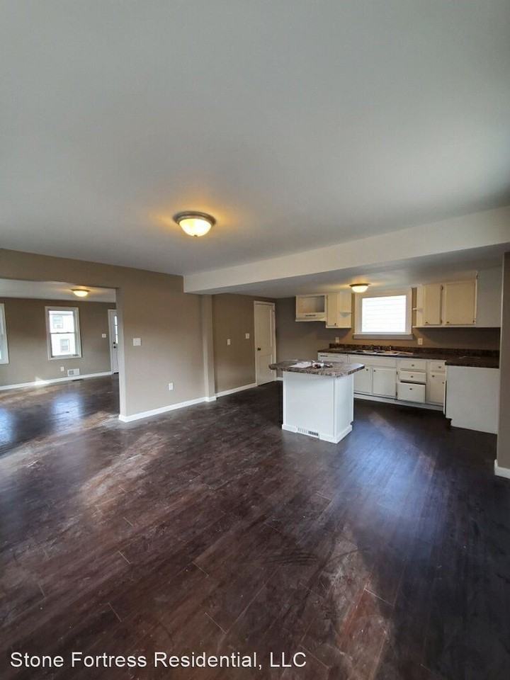 19 Academy Ave - Photo 2 of 17