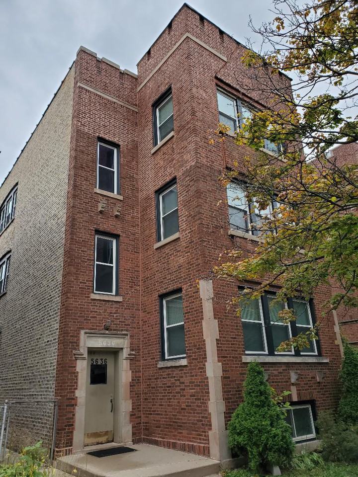 5636 N. Kimball Apt 1 (first floor) Apartments 5636 North Kimball