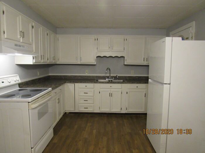 670 Cleveland St - Photo 2 of 15
