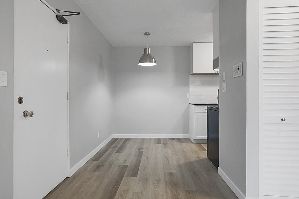 Acadia Court Apartments - Photo 6 of 18