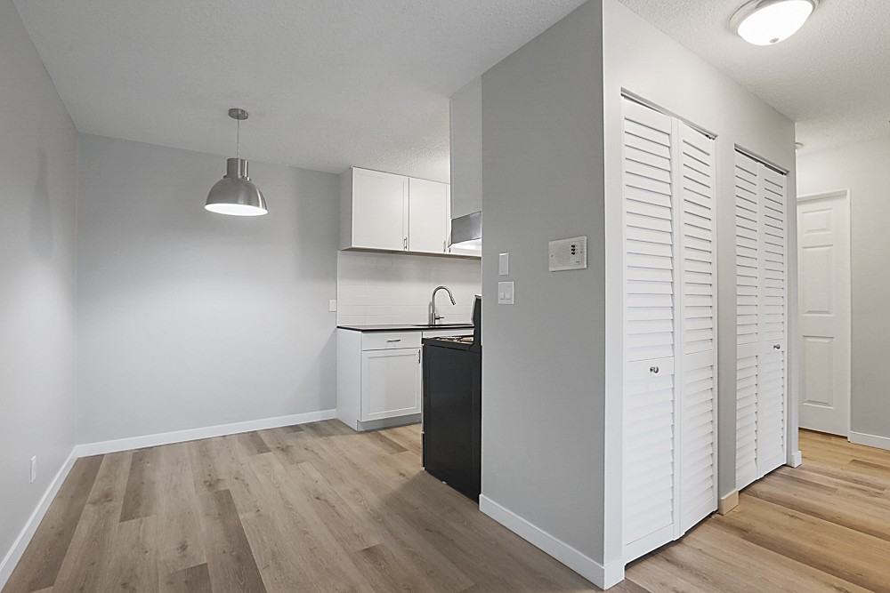 Acadia Court Apartments - Photo 7 of 18